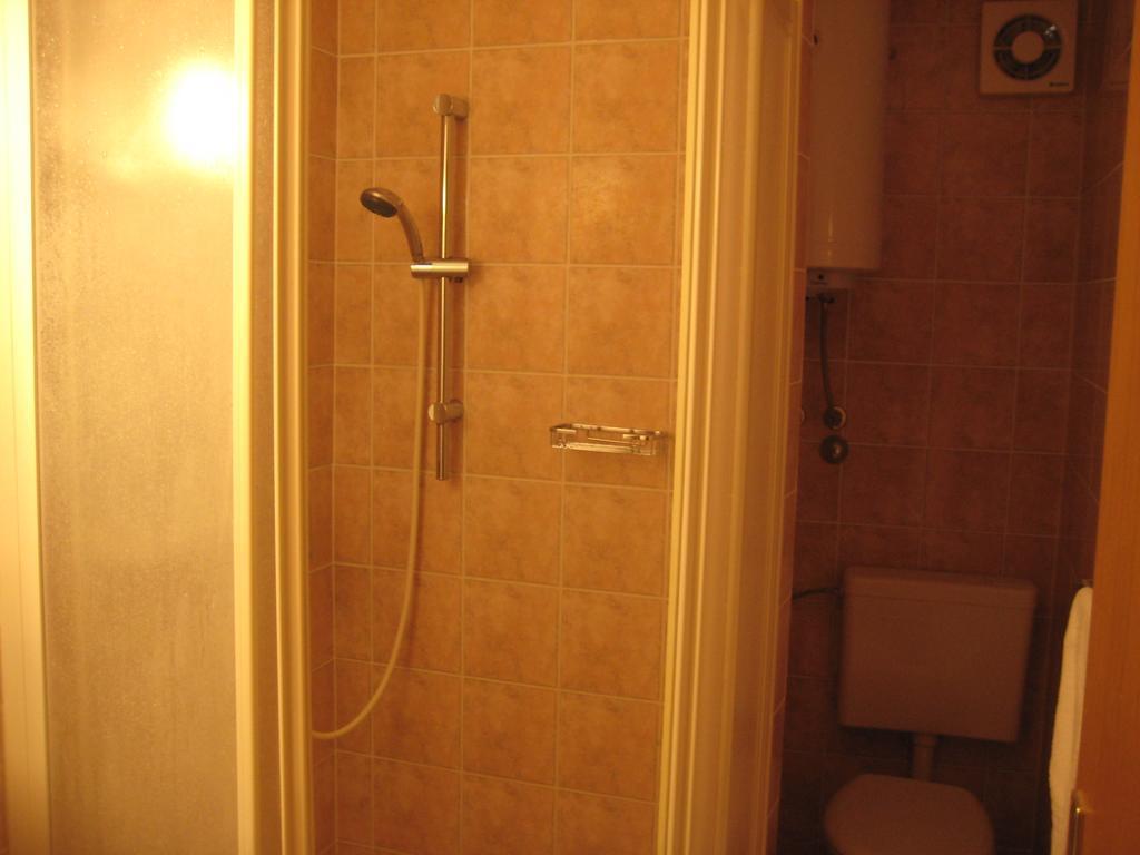 Gala Apartments Komiža Exterior foto